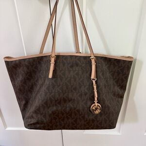Selling gently used MK tote $125